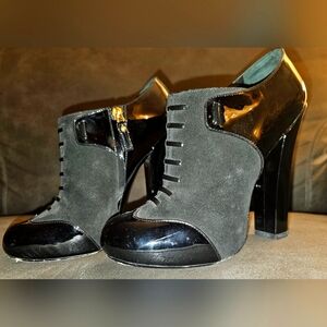 Louis Vuitton suede ankle booties size 39